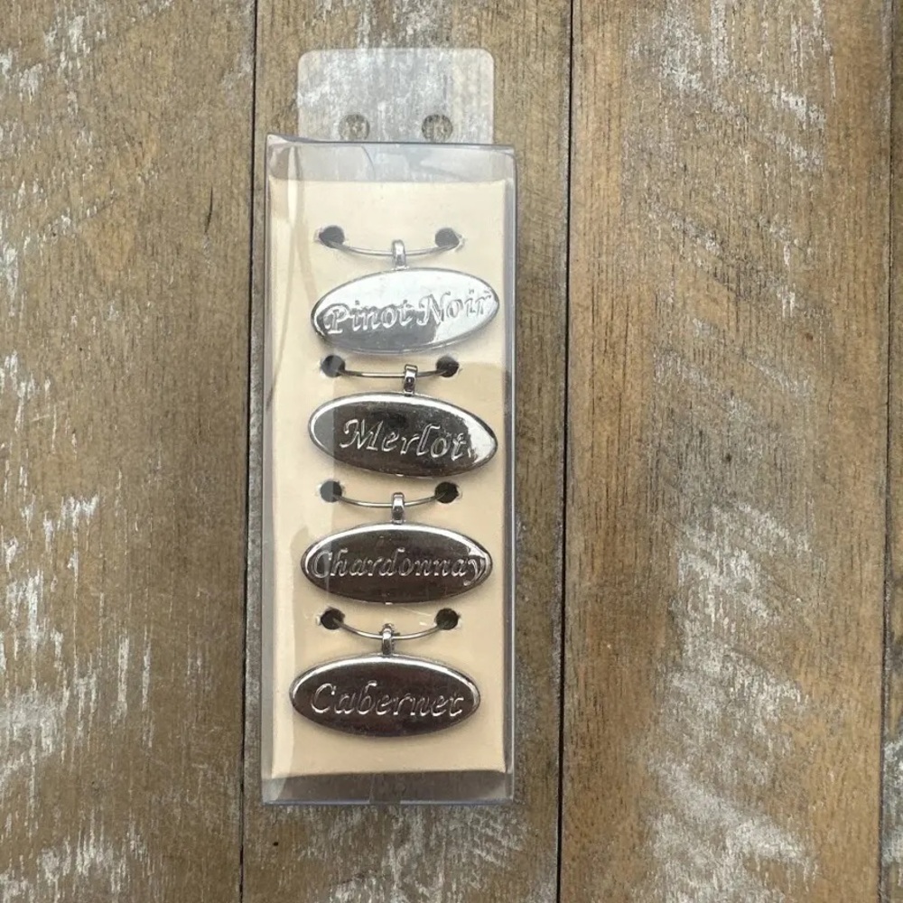 ⚜️Set of 4 Silver Wine Glass Charms - Grape Variety Labels